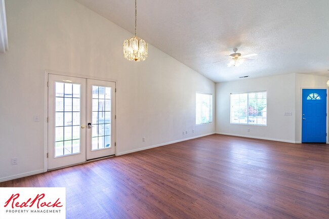 Building Photo - Remodeled 3 Bedroom Townhome with Great Vi...
