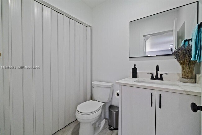 Building Photo - 3627 Cocoplum Cir