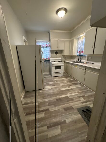 Building Photo - 360 Euclid Ave