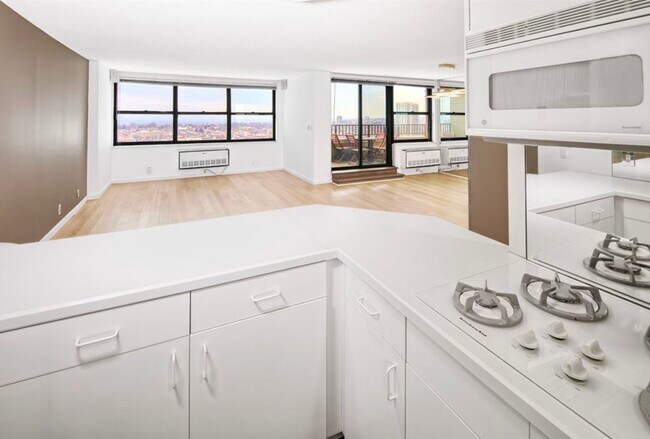 Building Photo - 7004 Boulevard E