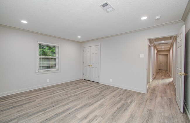 Building Photo - 1801 Benbow Wy