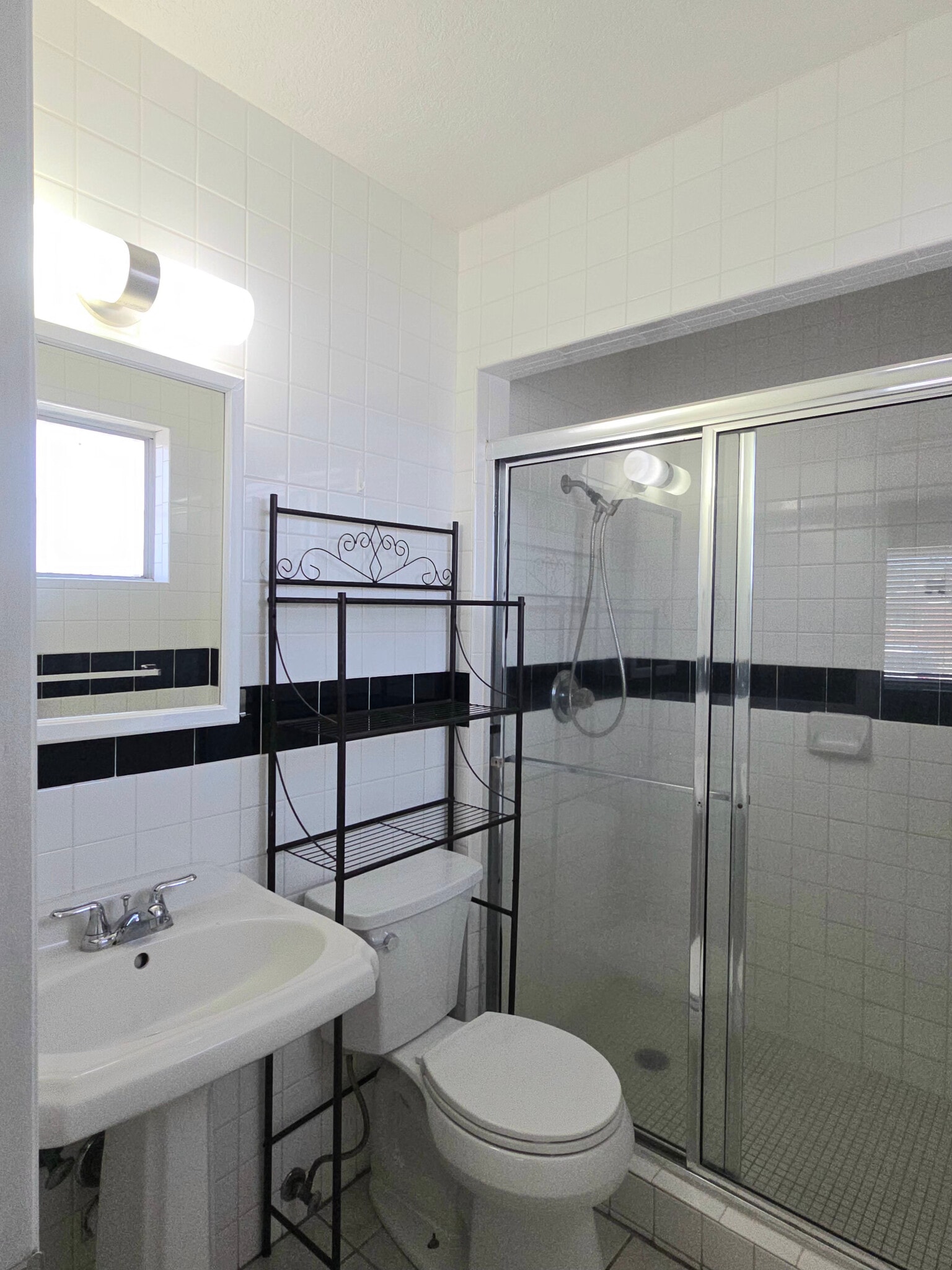 Building Photo - 204 Stratus Rd