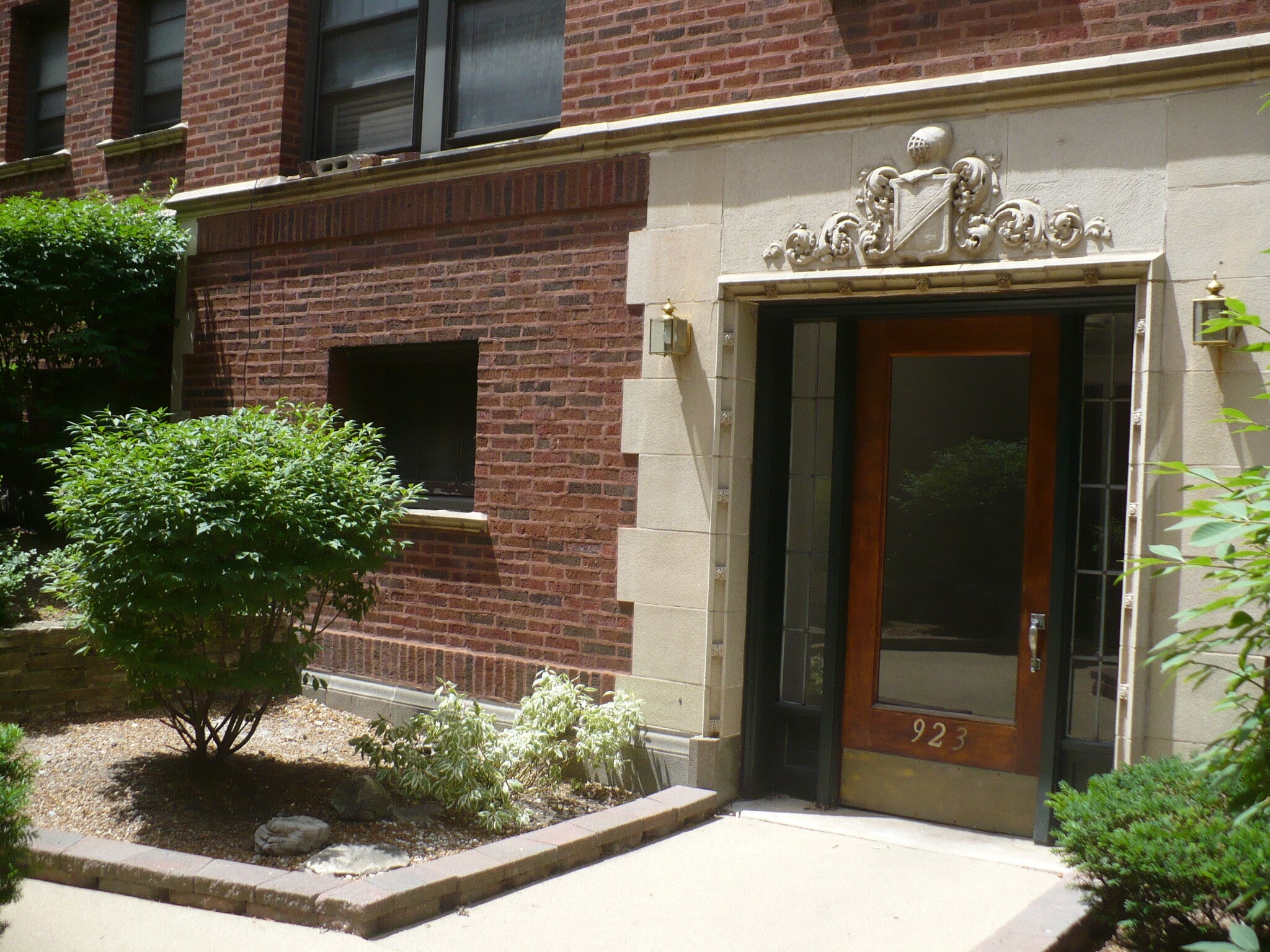 Building Photo - 923 W George St