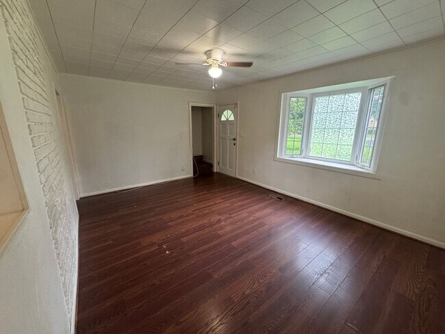 Building Photo - 143 Barrett Heights Rd