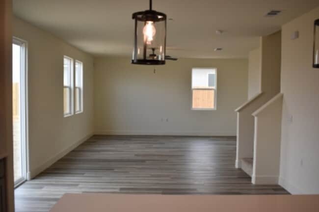 Building Photo - 682 Stephanie Dr