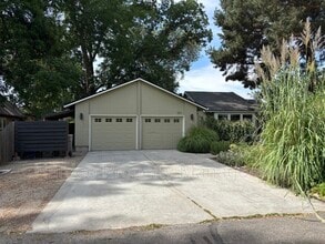 Building Photo - 3511 N Barberry Dr
