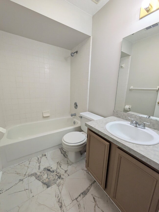 Building Photo - "$300 OFF MOVE-IN SPECIAL! Spacious 3-Bed, 2.5 Bath Townhouse Nestled in the Heart of East Arling...