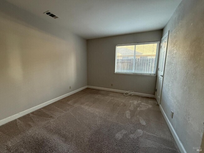 Building Photo - 861 Sonnet Dr