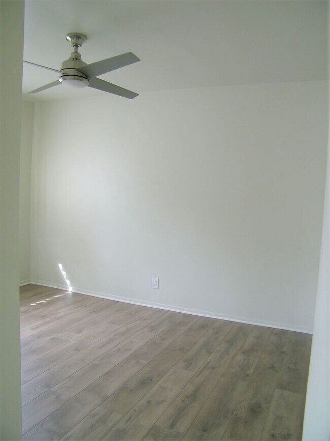 Building Photo - 2bed/2bath AVAILABLE NOW