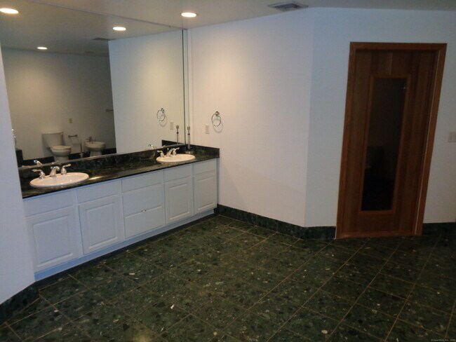Building Photo - 531 Hollow Tree Ridge Rd