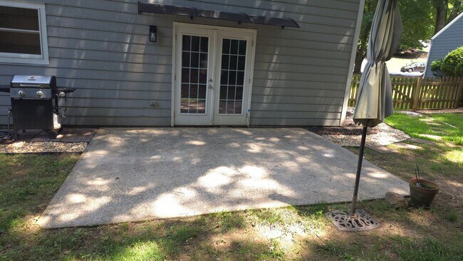 Building Photo - 10480 Summer Creek Dr