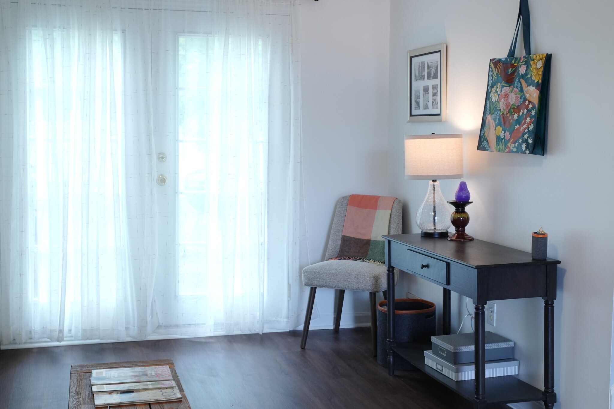 Cool Lounge desk area - 288 Downsview Dr