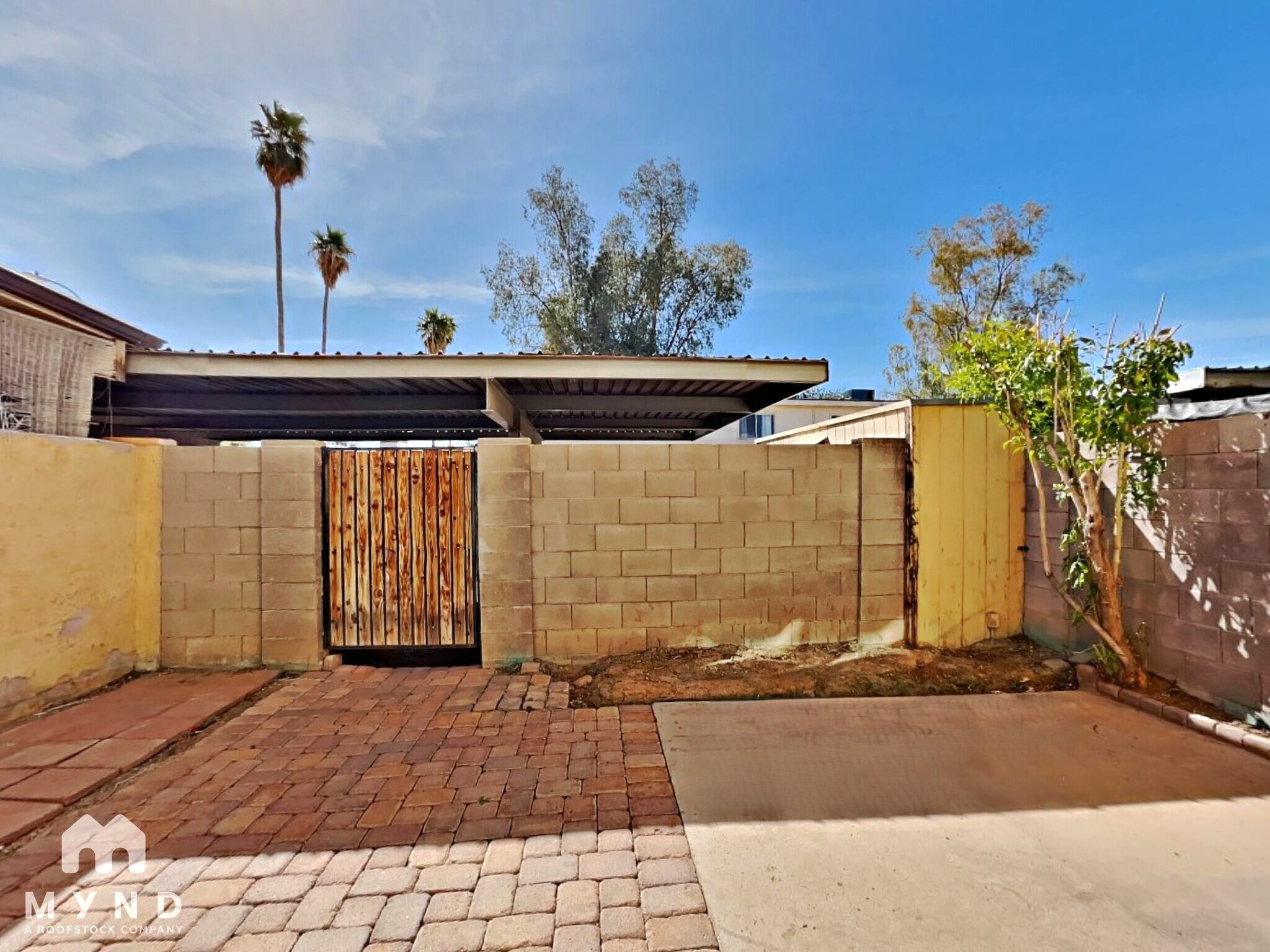 Building Photo - 4440 W Solano Dr N