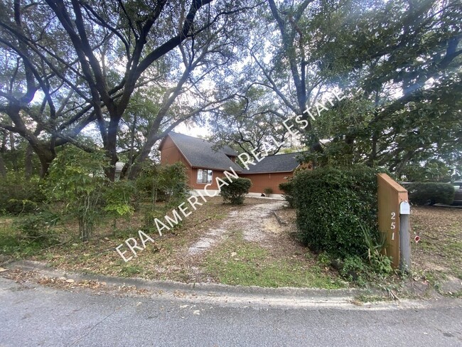 Building Photo - **PRICE REDUCED*****MOVE IN SPECIAL- First...