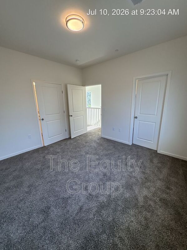 Building Photo - 733 S Pinkham St