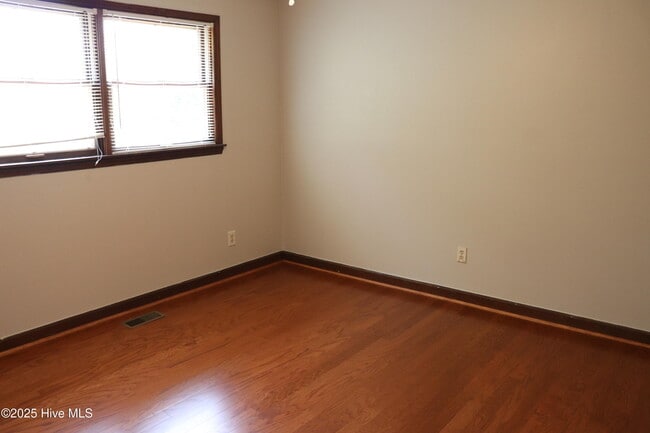 Building Photo - 207 Gemini Ct