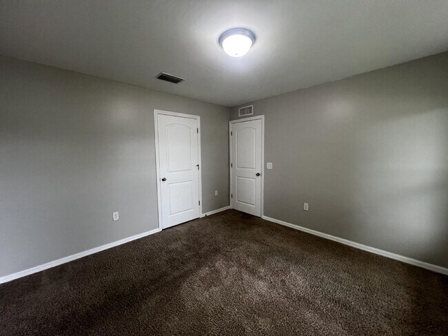 Building Photo - The Secret? Space. The Gift? $500 Off! APP...