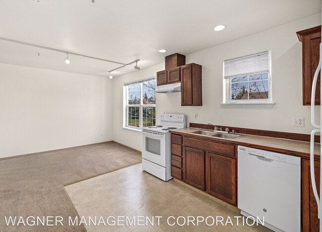 Building Photo - 801 23rd Ave S