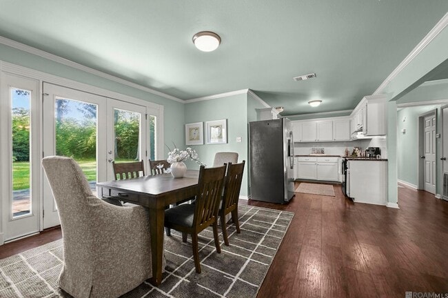 Building Photo - 640 Maxine Dr