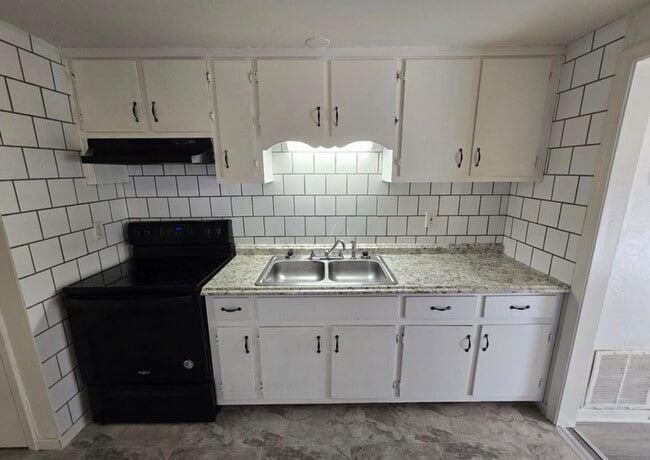 Building Photo - 663 Pegram St