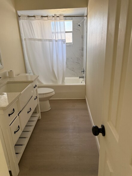 Building Photo - 4127 Grove Pl