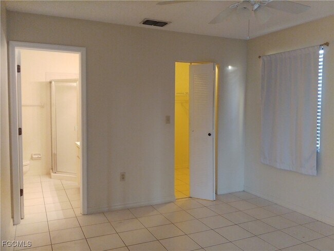Building Photo - 9265 Lake Park Dr