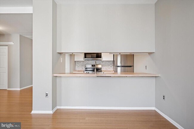 Building Photo - 130-36 N Bread St