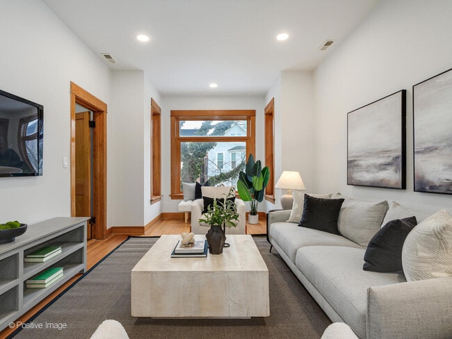 Building Photo - 1415 W George St