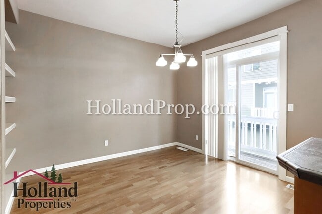 Building Photo - Charming 2-Bedroom Beaverton Townhome with Attached Garage!