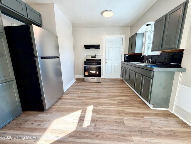 Building Photo - 729 S 39th St