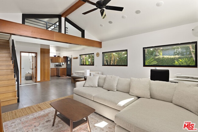 Building Photo - 1089 Palms Blvd
