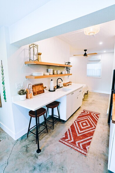 Building Photo - 6007 N Orange Blossom Ave