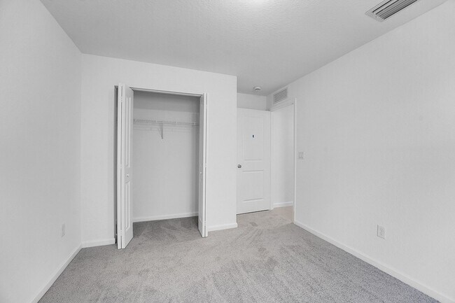 Building Photo - 5936 Mangrove Dr