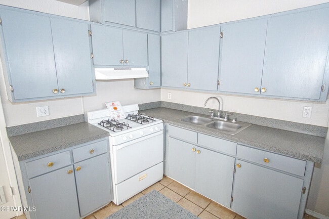 Building Photo - 3403 Pershing Dr