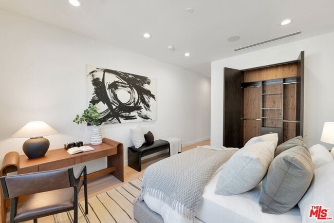 Building Photo - 3116 Elvido Dr