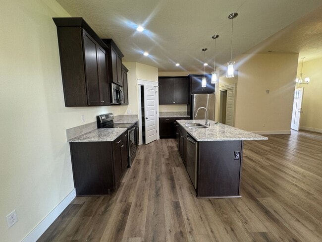 Building Photo - Rent Reduced! Home in Quincy