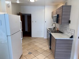 Building Photo - 1271 Poplar Ave
