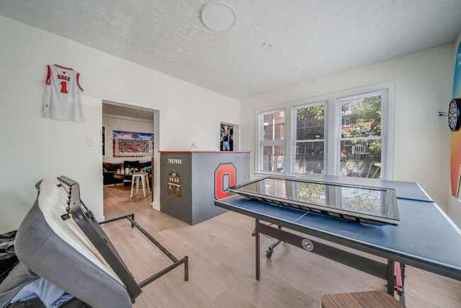 Building Photo - Massive Newly Renovated 11-Bedroom House o...