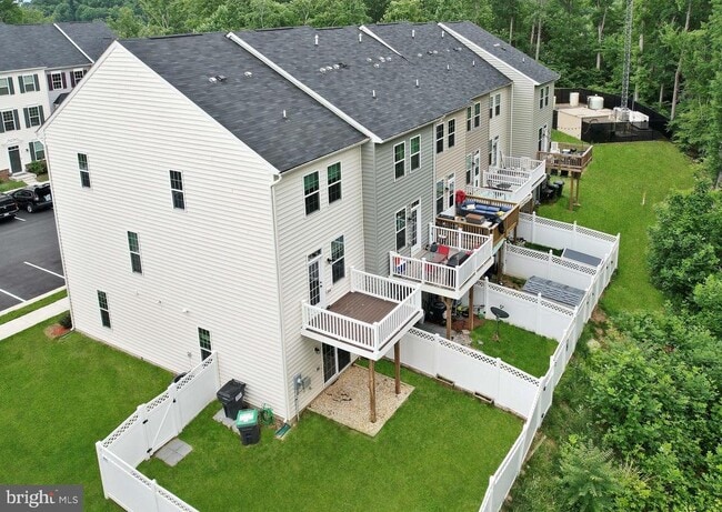 Building Photo - 716 River Crest Way