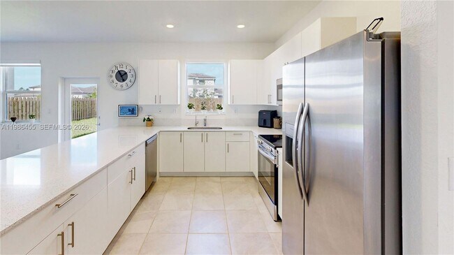 Building Photo - 2333 SE 28th St