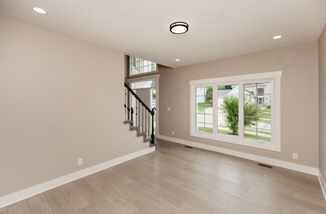 Building Photo - THOUGHTFULLY UPDATED!! 4 Bedroom, 3 Bathroom Home in Urbandale!