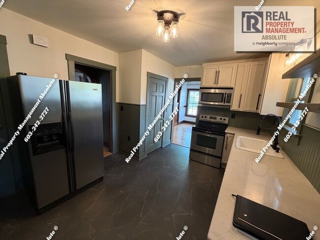 Building Photo - Bright & Updated 3-Bed in Manchester’s East Side