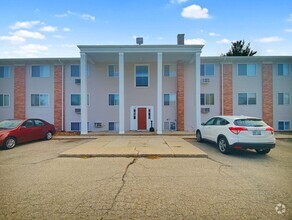 Building Photo - Two Bedroom - 1 Bath 2 Blocks from Lake Ma...