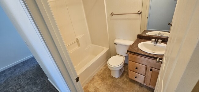 Building Photo - 400 Par Ave