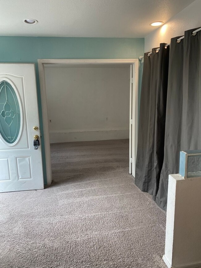 Building Photo - HARDWOOD FLOOR - CLOSE TO VA - MIDTOWN - Y...