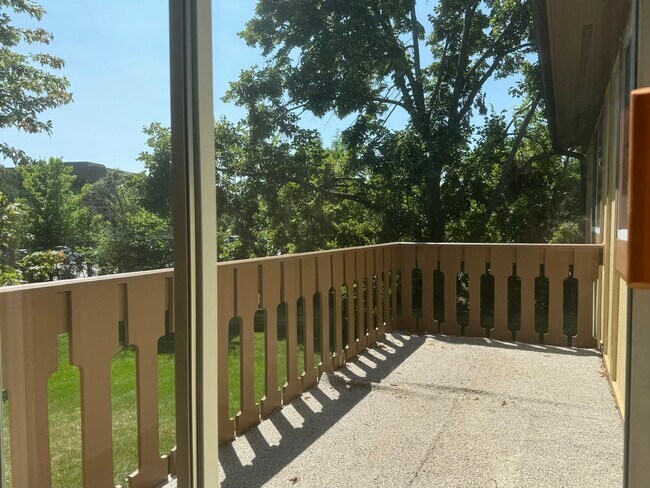 Building Photo - 1077 Auburn Ln