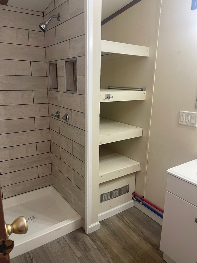 Building Photo - 104 Marina Wy