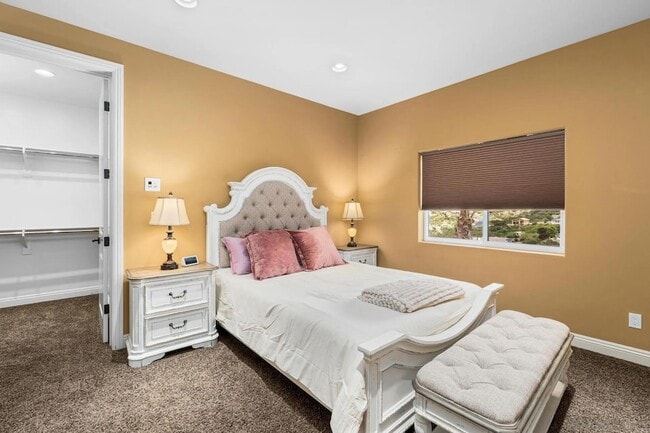 Building Photo - 208 Alicia Way
