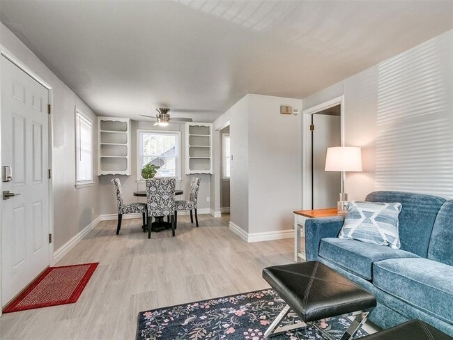 Building Photo - 203 E Brooks St