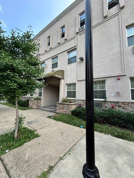 Building Photo - 61 Kansas St